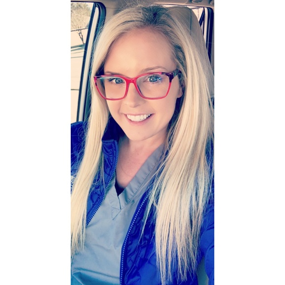 Meet your Posher, Kelsey - Picture 3 of 3